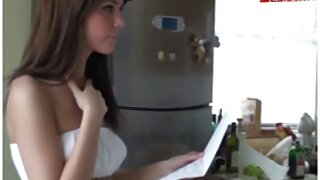 Ukusna kučka, gladna crnka, spremna je da ugodi dva papuča (MMF)