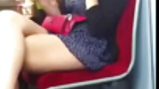 Čehinja sa fetišom mokrenja Sandra Bell dildo jebe svoju gadnu pičku