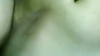 Tri libidinozne lezbejke udovoljavaju jedna drugoj uz pomoć vibratora i dilda
