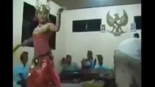 Eva Notty Sydnee Taylor daje sve od sebe da zadovolji kitu Chrisa Strokesa