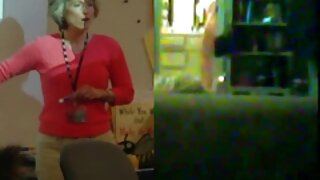 Revnosna crnka sa grudima Sunny Leone igra se sa svojim velikim sisama i trlja klitoris