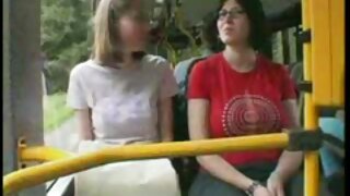 Zrelu kurvu Ann Stefani pišu prstima i jebaju s leđa