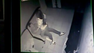 Slatka i revna brineta Nozomi Hazuki se skine kako bi osvojila kurac za pušenje