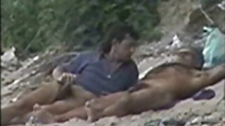 Dvije medicinske sestre gladne seksa jebu jedna drugoj pičke dildom u bolnici