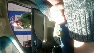 Ogromna dildo igračka je sve što njena nezasita pička želi