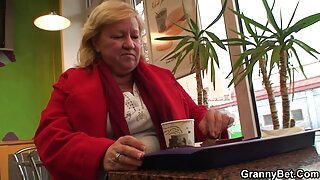 Neverovatna azijska beba sa masivnim prirodnim sisama Haruka Sanada daje glavu
