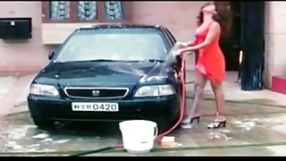 Lični trener jebe usta i macu nestašne tinejdžerke klijentice Lilit Sweet