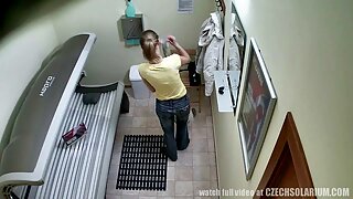 Napaljene farmerke babe na štiklama Vanessa Praud jebena