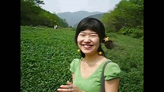 Prekrasna korejska djevojka Rina Ellis siše kurac prije scene udaranja po mački